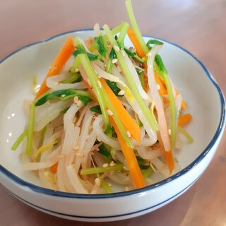 ごま油と塩だけで簡単！もやし豆苗人参の節約ナムル